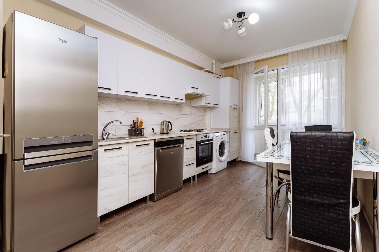 Apartament Confortabil In Centrul Orasului! キシナウ エクステリア 写真