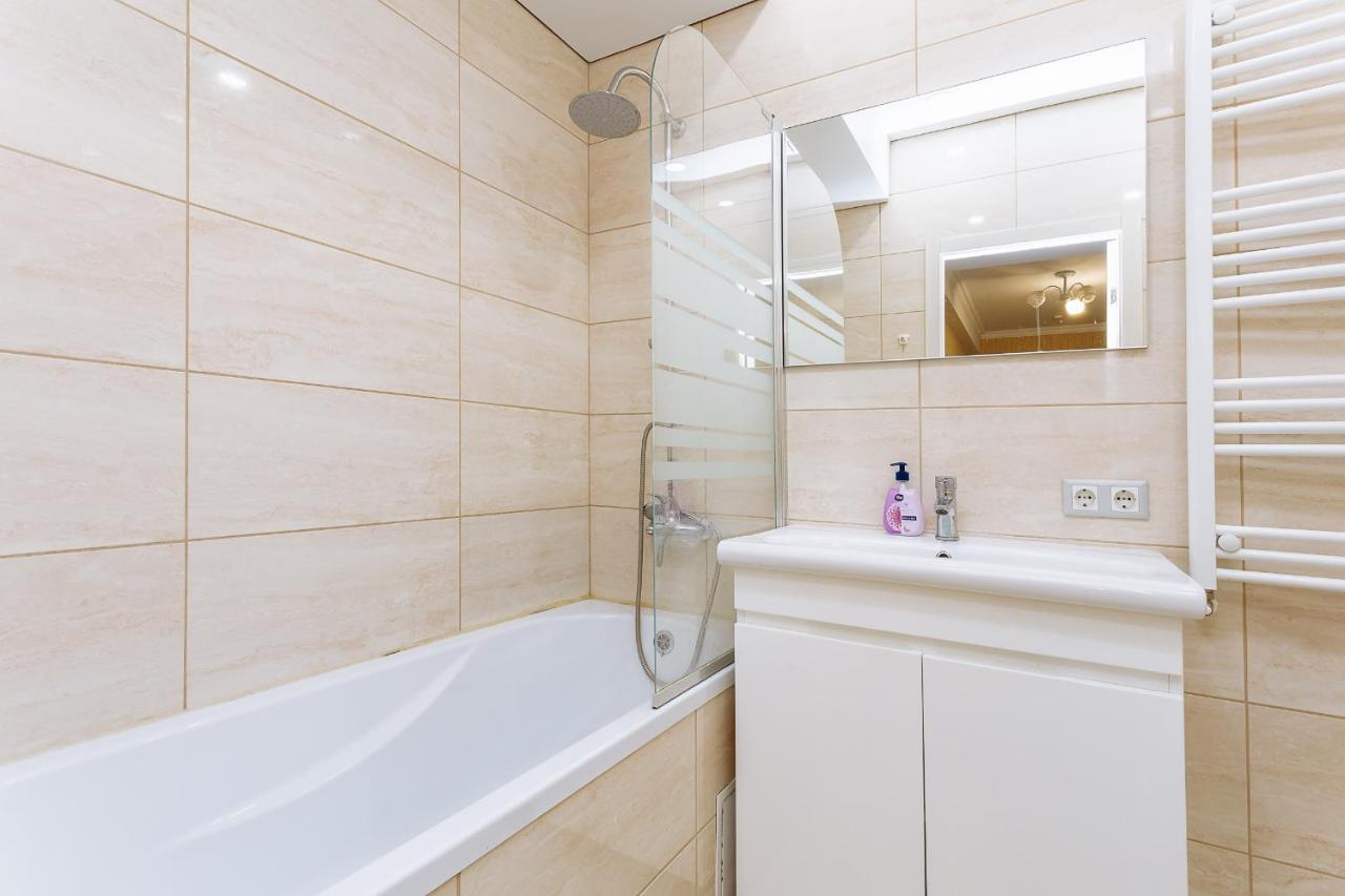 Apartament Confortabil In Centrul Orasului! キシナウ エクステリア 写真